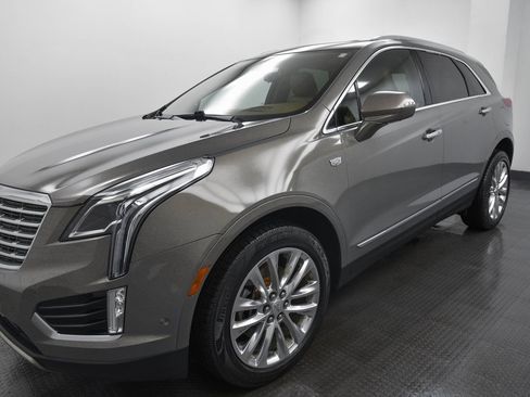 Used 2018 Cadillac XT5 Platinum w/ Driver Assist Package image 3