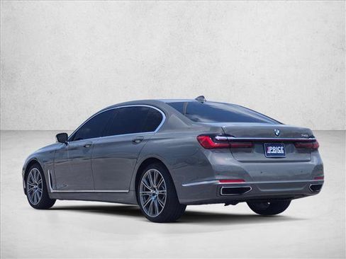 Used 2022 BMW 740i RWD image 7