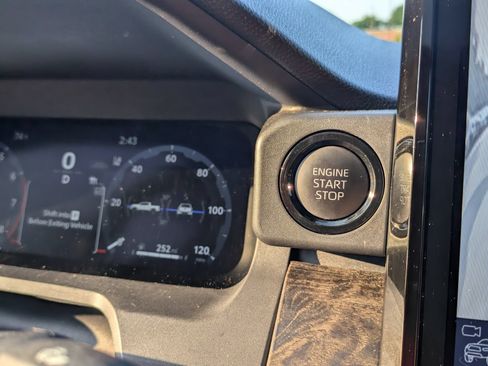Used 2024 Toyota Tacoma Limited w/ Limited Package (LT) AWD/4WD image 25
