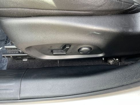 Used 2025 Jeep Compass Limited image 22