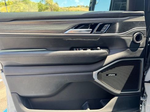 Certified 2024 Jeep Wagoneer L Series II image 12