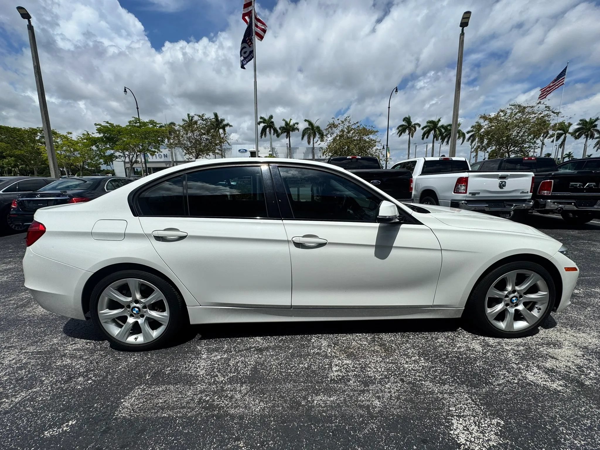 Used 2015 BMW 320i Sedan RWD image 9