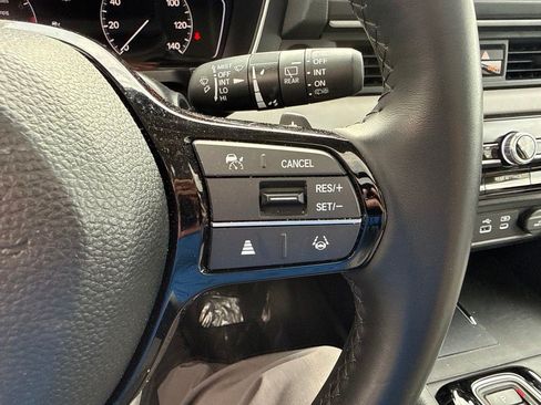 Used 2025 Honda Pilot Touring image 15