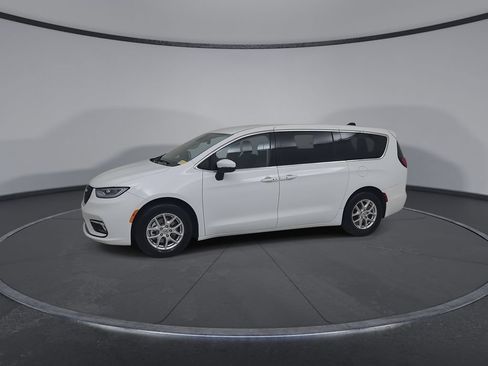 Certified 2023 Chrysler Pacifica Touring-L FWD image 10
