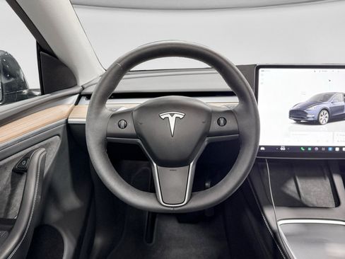 Used 2024 Tesla Model Y Long Range AWD/4WD image 7