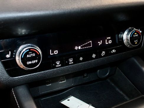 Used 2022 Mitsubishi Outlander SE image 32