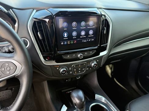 Used 2022 Chevrolet Traverse Premier FWD image 21