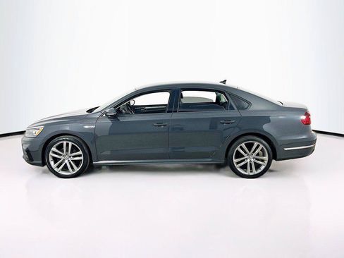 Used 2018 Volkswagen Passat 2.0T R-Line w/ R-Line Lighting Package FWD image 8