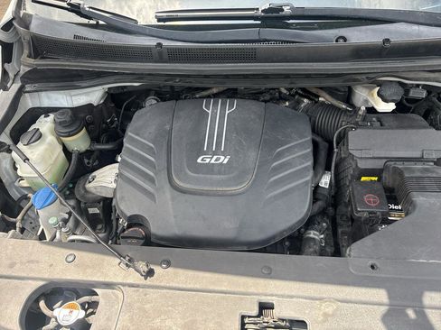 Used 2017 Kia Sedona LX w/ LX Essentials Premium Package FWD image 21