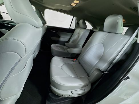 Certified 2026 Toyota Highlander XLE AWD/4WD image 18