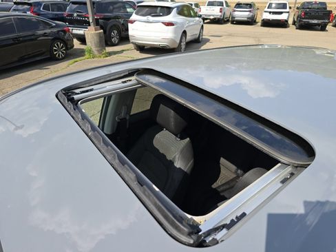 Used 2025 Honda CR-V EX image 3