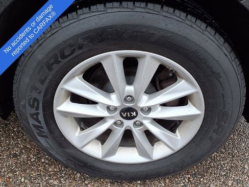 Used 2019 Kia Sorento LX image 9