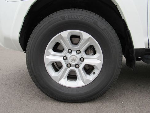 Used 2022 Toyota 4Runner SR5 Premium w/ Moonroof Package AWD/4WD image 46