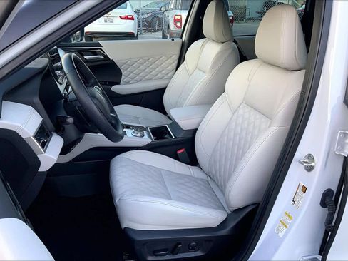 Used 2023 Mitsubishi Outlander SEL image 5