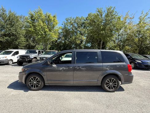 Used 2018 Dodge Grand Caravan SXT w/ Blacktop Package FWD image 5