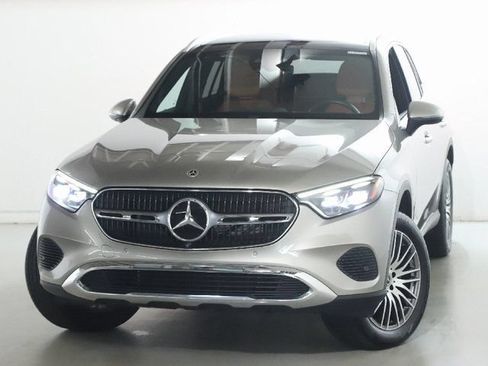 Used 2023 Mercedes-Benz GLC 300 4MATIC image 3