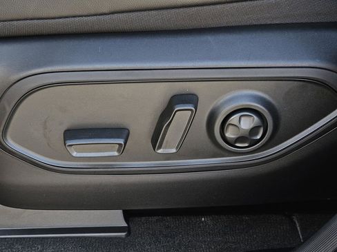 New 2025 Jeep Grand Cherokee Limited w/ Black Appearance Package image 25