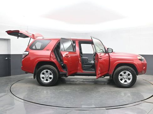 Used 2018 Toyota 4Runner SR5 AWD/4WD image 51