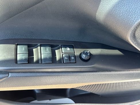 Used 2023 Toyota Camry SE image 8