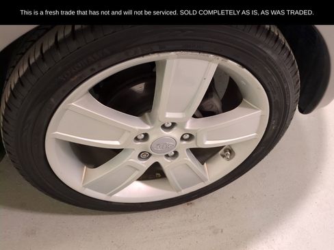 Used 2011 Kia Soul ! w/ Premium Pkg image 2