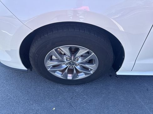 Used 2024 Toyota Sienna LE image 9