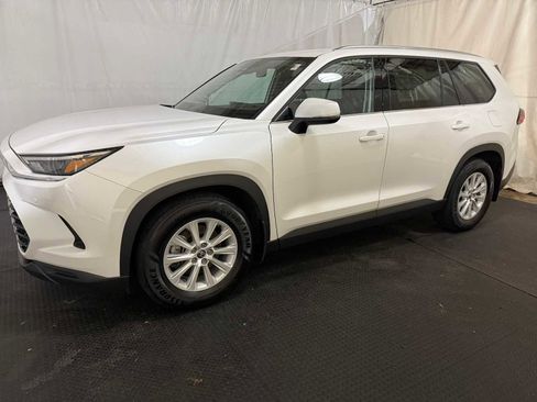 Certified 2024 Toyota Grand Highlander XLE image 2