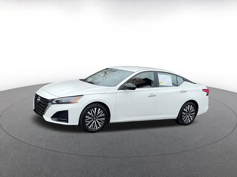 Used 2025 Nissan Altima 2.5 SV image 8