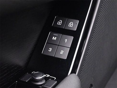 Used 2022 Land Rover Range Rover Velar R-Dynamic S image 43