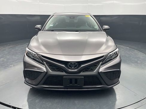 Used 2022 Toyota Camry SE FWD image 2