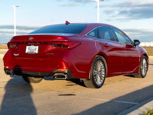 Used 2020 Toyota Avalon Limited image 7