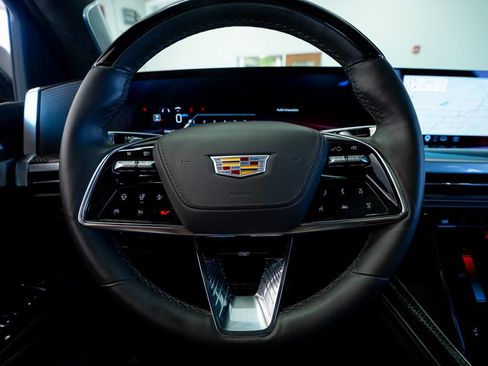 Used 2025 Cadillac Escalade V image 32