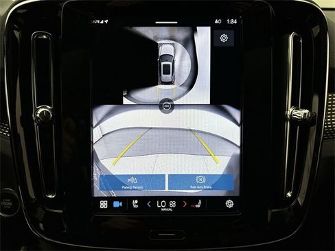 Certified 2025 Volvo XC40 B5 Plus image 17