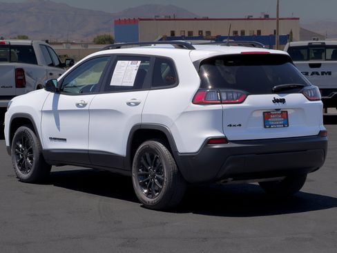 Used 2023 Jeep Cherokee Altitude Lux AWD/4WD image 3