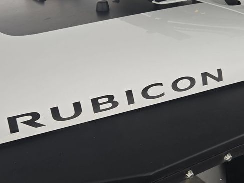 Used 2017 Jeep Wrangler Unlimited Rubicon w/ Connectivity Group AWD/4WD image 33