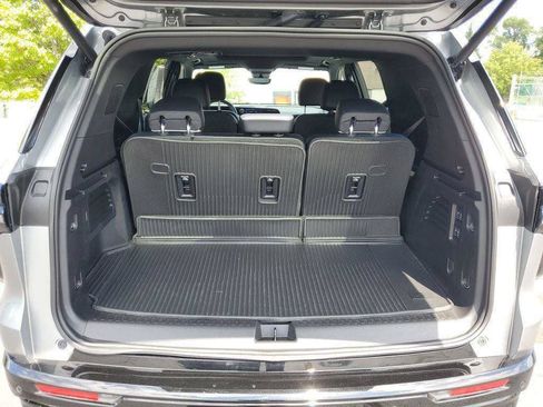 Used 2025 Chevrolet Traverse High Country w/ LPO, Floor Liner Package AWD/4WD image 35