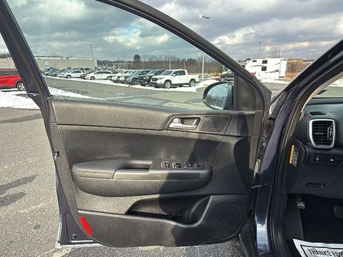 Used 2022 Kia Sportage LX image 24