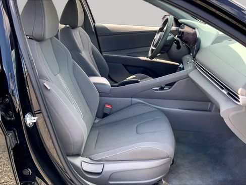 Used 2024 Hyundai Elantra SEL FWD image 9