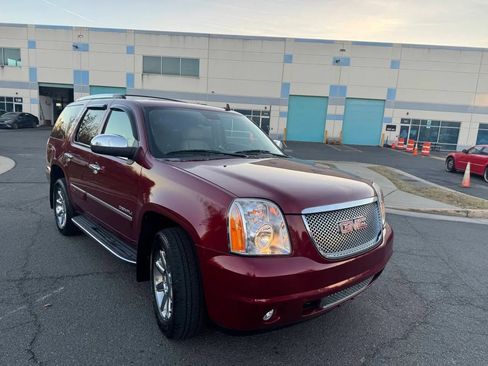Used 2011 GMC Yukon Denali image 24