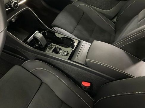 Certified 2023 Volvo XC40 B5 Ultimate w/ Protection Package Premier image 16