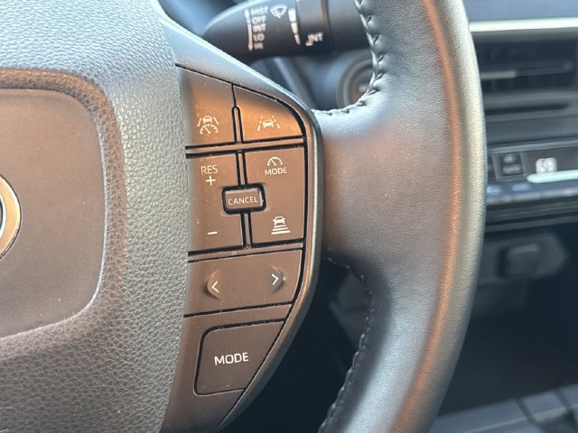 Used 2024 Toyota Prius LE FWD image 30