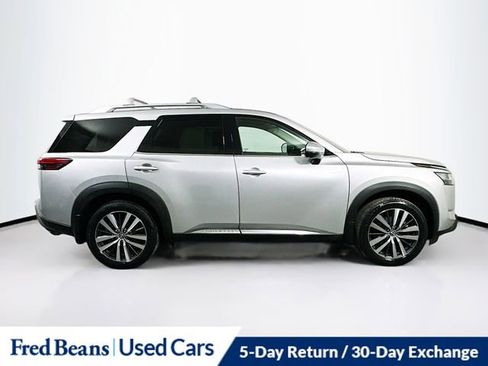 Used 2022 Nissan Pathfinder Platinum w/ Cargo Package image 9