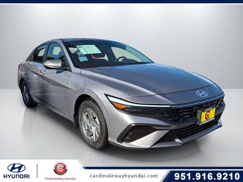 Used 2025 Hyundai Elantra SE image 1