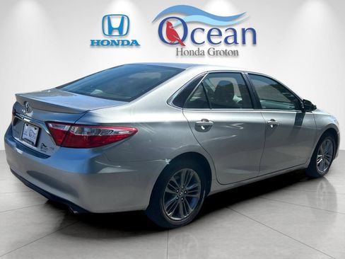 Used 2016 Toyota Camry SE FWD image 3
