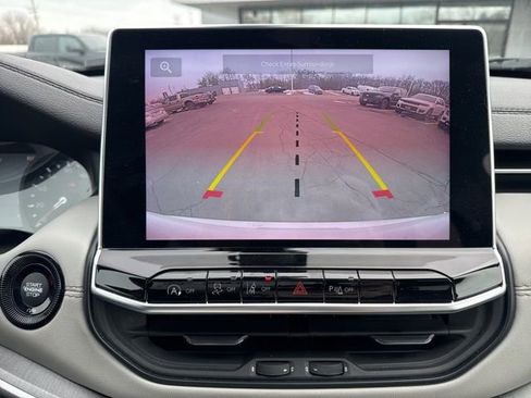 Used 2025 Jeep Compass Limited image 17