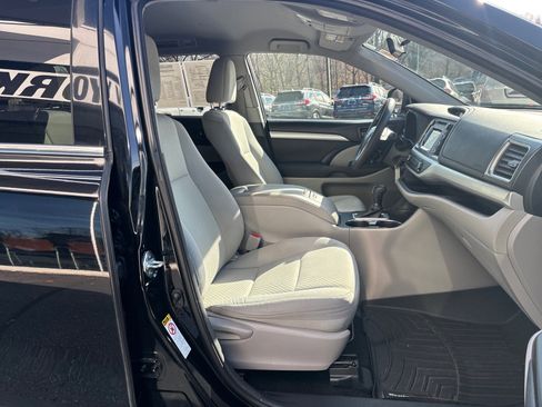Used 2015 Toyota Highlander LE image 50