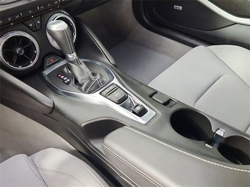 Used 2021 Chevrolet Camaro LT w/ Technology Package image 23