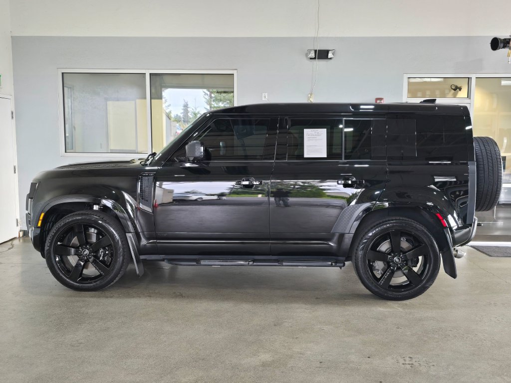 Used 2025 Land Rover Defender 110 V8 AWD/4WD image 7