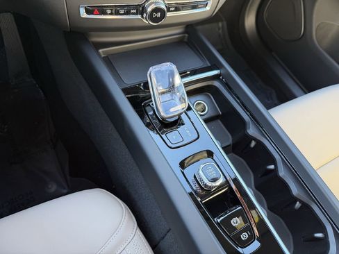 New 2026 Volvo XC60 B5 Plus w/ Protection Package Premier image 24