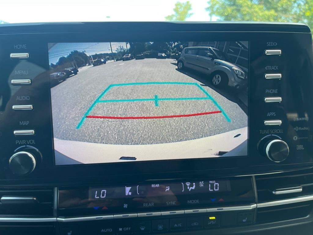 Used 2021 Toyota Sienna XLE w/ XLE Plus Package FWD image 17