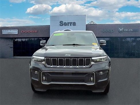 Used 2023 Jeep Grand Cherokee Overland image 2